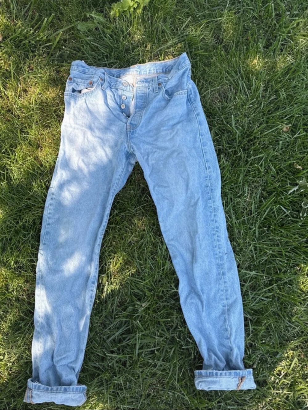 501 Levi's 28X32 straight legged blue jeans